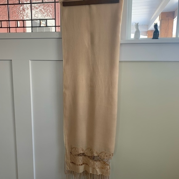 Lace bottom Scarf with tassels lagon look boho prairie style soft accents scarf - Picture 3 of 10